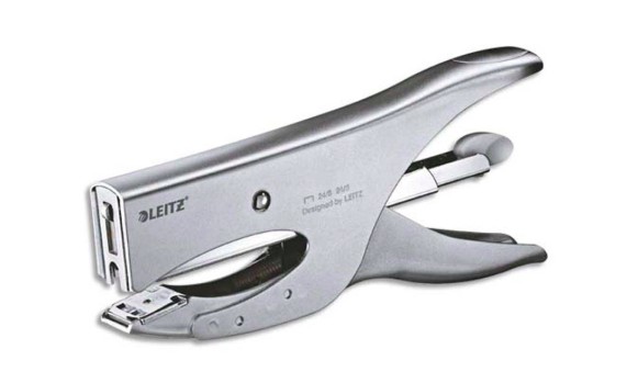 [10550] PINCE À AGRAFER LEITZ 5549 MÉTAL ERGONOMIQUE 60X28X190MM 40F AGRAFES 24/8 COLORIS ARGENT
